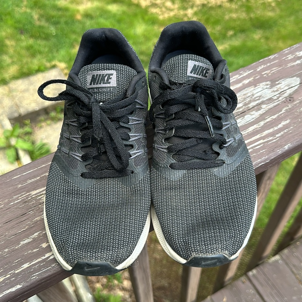 ✨NIKE✨ RUNNING SHOES - Picture 2 of 4